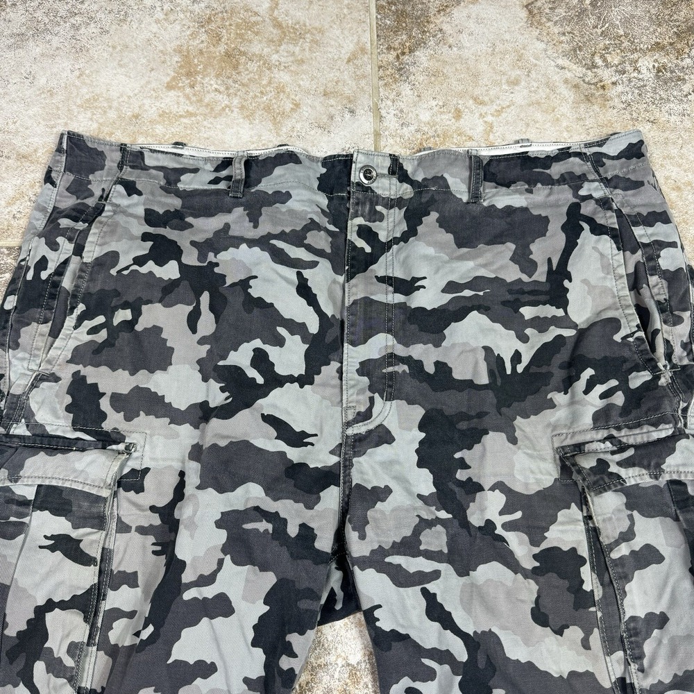 Camo Cargo Shorts Mens Gray Black Urban Camouflage Casual 42 - Picture 2 of 12
